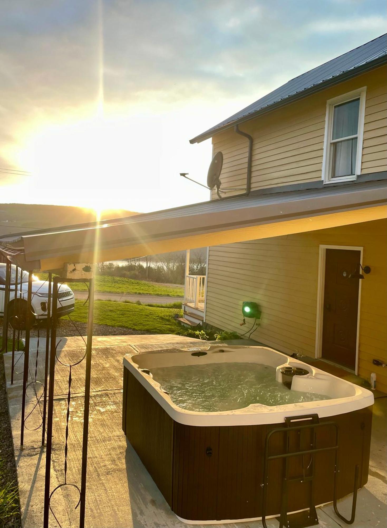 Vineyard Farmhouse With Hot Tub & Lake Views Hammondsport Luaran gambar