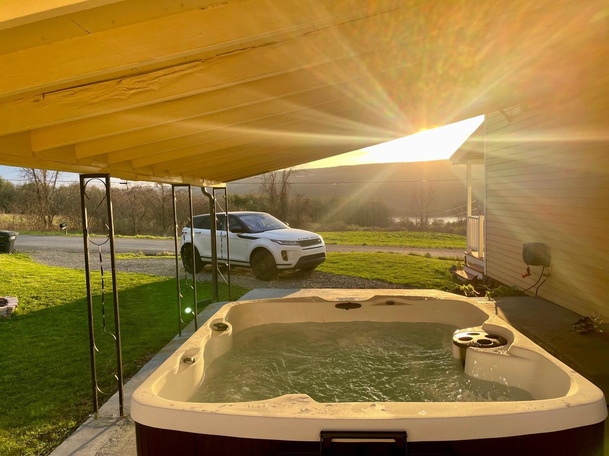 Vineyard Farmhouse With Hot Tub & Lake Views Hammondsport Luaran gambar